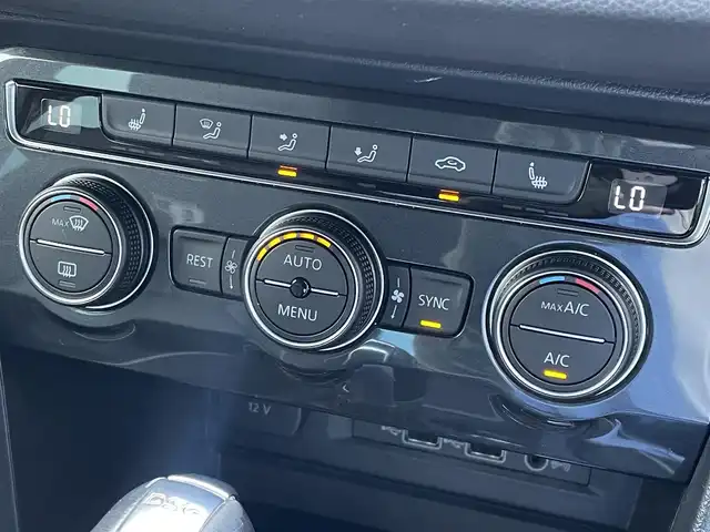 フォルクスワーゲン ティグアン TDI 4モーション Rライン 東京都 2019(平31)年 3.8万km 黒 純正メモリナビ/Bluetooth/USB接続/CD/DVD/SD再生/バックカメラ/サイドカメラ/全方位カメラ/ビルトインETC2.0/パーキングアシスト/レーンキープアシスト/メモリ付パワーシート/シートヒーター/純正フロアマット/純正19インチアルミホイール