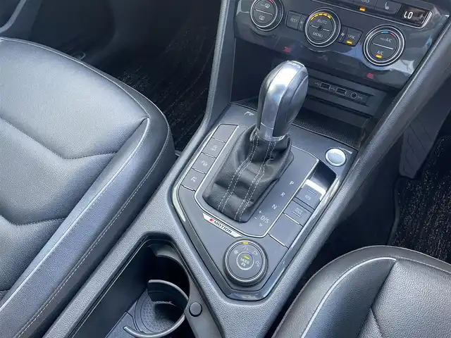 フォルクスワーゲン ティグアン TDI 4モーション Rライン 東京都 2019(平31)年 3.8万km 黒 純正メモリナビ/Bluetooth/USB接続/CD/DVD/SD再生/バックカメラ/サイドカメラ/全方位カメラ/ビルトインETC2.0/パーキングアシスト/レーンキープアシスト/メモリ付パワーシート/シートヒーター/純正フロアマット/純正19インチアルミホイール
