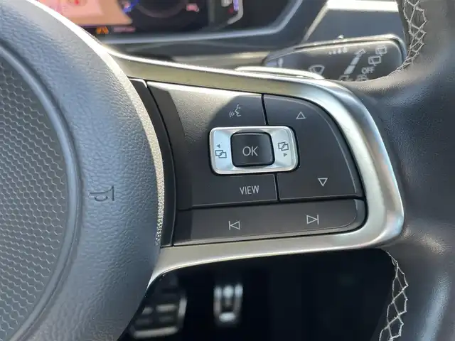 フォルクスワーゲン ティグアン TDI 4モーション Rライン 東京都 2019(平31)年 3.8万km 黒 純正メモリナビ/Bluetooth/USB接続/CD/DVD/SD再生/バックカメラ/サイドカメラ/全方位カメラ/ビルトインETC2.0/パーキングアシスト/レーンキープアシスト/メモリ付パワーシート/シートヒーター/純正フロアマット/純正19インチアルミホイール