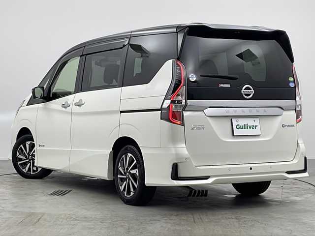 日産 セレナ e－パワー ハイウェイスター V 愛知県 2021(令3)年 5.7万km ブリリアントホワイトパール 2トーン /禁煙車//純正ナビ(MM520D-L)//フルセグTV//ブルーレイ視聴可//ETC//バックカメラ//アラウンドビューモニター//純正後席フリップダウンモニター//セーフティパックA//プロパイロット//エマージェンシーブレーキ//レーンディパーチャーウォーニング//ブラインドスポットモニター//リヤクロストラフィックアラート//踏み間違い防止//ふらつき警報//フロント&バックソナー//アダプティブLEDヘッドライト//オートライト//LEDフォグランプ//両側ハンズフリーパワースライドドア//スライドドアサンシェード//デュアルバックドア//前席シートヒーター//2列目超ロングスライドキャプテンシート//3列目スライドスマートアップシート//純正16インチアルミホイール//純正ドアバイザー//純正フロアマット//革巻きステアリング//ステアリングスイッチ//ステアリングヒーター//プッシュスタート//電動格納ミラーウィンカー//アイドリングストップ//電子パーキングブレーキ//ブレーキホールド//新車保証書・取扱説明書//スペアキー