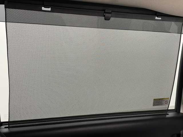 日産 セレナ e－パワー ハイウェイスター V 愛知県 2021(令3)年 5.7万km ブリリアントホワイトパール 2トーン /禁煙車//純正ナビ(MM520D-L)//フルセグTV//ブルーレイ視聴可//ETC//バックカメラ//アラウンドビューモニター//純正後席フリップダウンモニター//セーフティパックA//プロパイロット//エマージェンシーブレーキ//レーンディパーチャーウォーニング//ブラインドスポットモニター//リヤクロストラフィックアラート//踏み間違い防止//ふらつき警報//フロント&バックソナー//アダプティブLEDヘッドライト//オートライト//LEDフォグランプ//両側ハンズフリーパワースライドドア//スライドドアサンシェード//デュアルバックドア//前席シートヒーター//2列目超ロングスライドキャプテンシート//3列目スライドスマートアップシート//純正16インチアルミホイール//純正ドアバイザー//純正フロアマット//革巻きステアリング//ステアリングスイッチ//ステアリングヒーター//プッシュスタート//電動格納ミラーウィンカー//アイドリングストップ//電子パーキングブレーキ//ブレーキホールド//新車保証書・取扱説明書//スペアキー