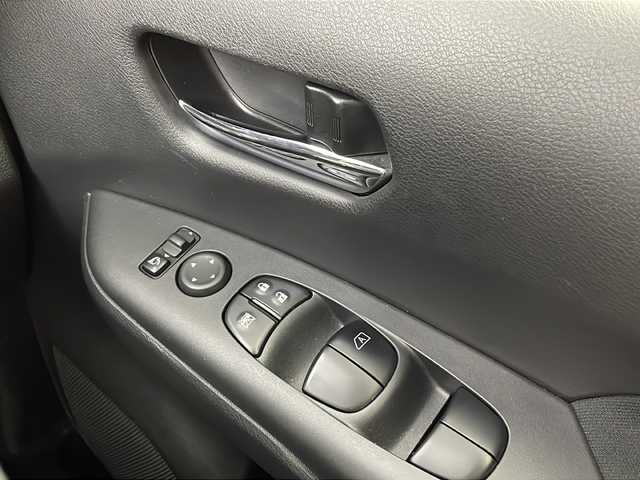 日産 セレナ e－パワー ハイウェイスター V 愛知県 2021(令3)年 5.7万km ブリリアントホワイトパール 2トーン /禁煙車//純正ナビ(MM520D-L)//フルセグTV//ブルーレイ視聴可//ETC//バックカメラ//アラウンドビューモニター//純正後席フリップダウンモニター//セーフティパックA//プロパイロット//エマージェンシーブレーキ//レーンディパーチャーウォーニング//ブラインドスポットモニター//リヤクロストラフィックアラート//踏み間違い防止//ふらつき警報//フロント&バックソナー//アダプティブLEDヘッドライト//オートライト//LEDフォグランプ//両側ハンズフリーパワースライドドア//スライドドアサンシェード//デュアルバックドア//前席シートヒーター//2列目超ロングスライドキャプテンシート//3列目スライドスマートアップシート//純正16インチアルミホイール//純正ドアバイザー//純正フロアマット//革巻きステアリング//ステアリングスイッチ//ステアリングヒーター//プッシュスタート//電動格納ミラーウィンカー//アイドリングストップ//電子パーキングブレーキ//ブレーキホールド//新車保証書・取扱説明書//スペアキー