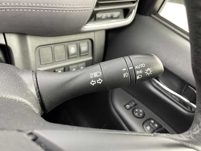 日産 セレナ e－パワー ハイウェイスター V 愛知県 2021(令3)年 5.7万km ブリリアントホワイトパール 2トーン /禁煙車//純正ナビ(MM520D-L)//フルセグTV//ブルーレイ視聴可//ETC//バックカメラ//アラウンドビューモニター//純正後席フリップダウンモニター//セーフティパックA//プロパイロット//エマージェンシーブレーキ//レーンディパーチャーウォーニング//ブラインドスポットモニター//リヤクロストラフィックアラート//踏み間違い防止//ふらつき警報//フロント&バックソナー//アダプティブLEDヘッドライト//オートライト//LEDフォグランプ//両側ハンズフリーパワースライドドア//スライドドアサンシェード//デュアルバックドア//前席シートヒーター//2列目超ロングスライドキャプテンシート//3列目スライドスマートアップシート//純正16インチアルミホイール//純正ドアバイザー//純正フロアマット//革巻きステアリング//ステアリングスイッチ//ステアリングヒーター//プッシュスタート//電動格納ミラーウィンカー//アイドリングストップ//電子パーキングブレーキ//ブレーキホールド//新車保証書・取扱説明書//スペアキー