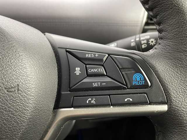 日産 セレナ e－パワー ハイウェイスター V 愛知県 2021(令3)年 5.7万km ブリリアントホワイトパール 2トーン /禁煙車//純正ナビ(MM520D-L)//フルセグTV//ブルーレイ視聴可//ETC//バックカメラ//アラウンドビューモニター//純正後席フリップダウンモニター//セーフティパックA//プロパイロット//エマージェンシーブレーキ//レーンディパーチャーウォーニング//ブラインドスポットモニター//リヤクロストラフィックアラート//踏み間違い防止//ふらつき警報//フロント&バックソナー//アダプティブLEDヘッドライト//オートライト//LEDフォグランプ//両側ハンズフリーパワースライドドア//スライドドアサンシェード//デュアルバックドア//前席シートヒーター//2列目超ロングスライドキャプテンシート//3列目スライドスマートアップシート//純正16インチアルミホイール//純正ドアバイザー//純正フロアマット//革巻きステアリング//ステアリングスイッチ//ステアリングヒーター//プッシュスタート//電動格納ミラーウィンカー//アイドリングストップ//電子パーキングブレーキ//ブレーキホールド//新車保証書・取扱説明書//スペアキー