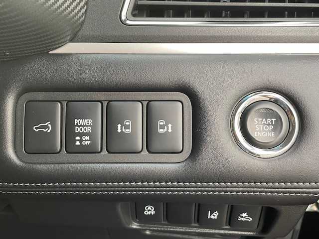 三菱 デリカＤ：５ P 愛知県 2021(令3)年 3.6万km ダイヤモンドブラックマイカ エクストリームＪ１６インチアルミ　/ＴＯＹＯオープンカントリーＲ／Ｔタイヤ　/衝突軽減ブレーキ　/レーンキープアシスト　/ナビ　/フルセグＴＶ　/全方位カメラ　/ＥＴＣ/シートヒーター/ステアリングヒーター/左側電動オートステップ/両側電動スライドドア　/ＬＥＤヘッドライト/オートマチックハイビーム/プッシュスタート/スマートキー