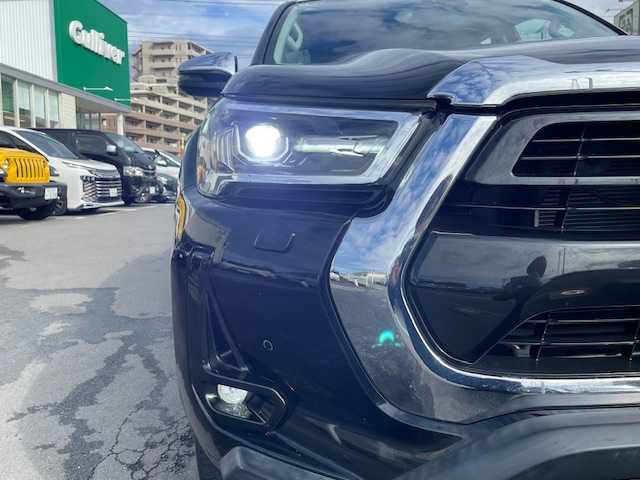 トヨタ ハイラックス Z 静岡県 2022(令4)年 5.6万km ブラック ワンオーナー/社外ナビ　アルパインフローティングナビ/CD/DVD再生可能/Bluetooth/バックカメラ/リヤ荷室（プラスチックカバー）有/リヤセンサー/ウィンカーミラー/純正17インチアルミホイール/LEDヘッドライト/フォグランプ/黒シートカバー/本革ステアリング/ツイータースピーカー/GPS社外レーダー/保証書/取扱説明書/スマートキー/プッシュスタート/スペアキー有