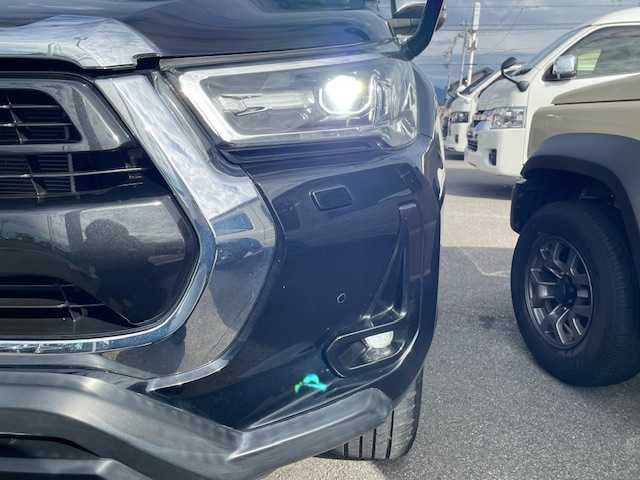 トヨタ ハイラックス Z 静岡県 2022(令4)年 5.6万km ブラック ワンオーナー/社外ナビ　アルパインフローティングナビ/CD/DVD再生可能/Bluetooth/バックカメラ/リヤ荷室（プラスチックカバー）有/リヤセンサー/ウィンカーミラー/純正17インチアルミホイール/LEDヘッドライト/フォグランプ/黒シートカバー/本革ステアリング/ツイータースピーカー/GPS社外レーダー/保証書/取扱説明書/スマートキー/プッシュスタート/スペアキー有