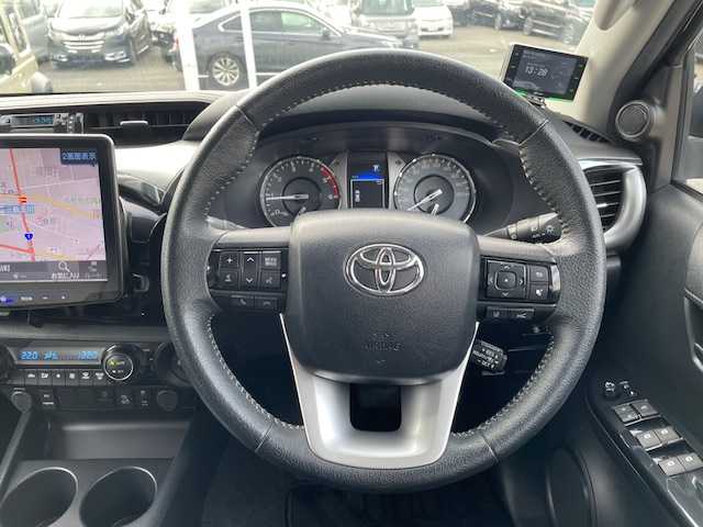 トヨタ ハイラックス Z 静岡県 2022(令4)年 5.6万km ブラック ワンオーナー/社外ナビ　アルパインフローティングナビ/CD/DVD再生可能/Bluetooth/バックカメラ/リヤ荷室（プラスチックカバー）有/リヤセンサー/ウィンカーミラー/純正17インチアルミホイール/LEDヘッドライト/フォグランプ/黒シートカバー/本革ステアリング/ツイータースピーカー/GPS社外レーダー/保証書/取扱説明書/スマートキー/プッシュスタート/スペアキー有