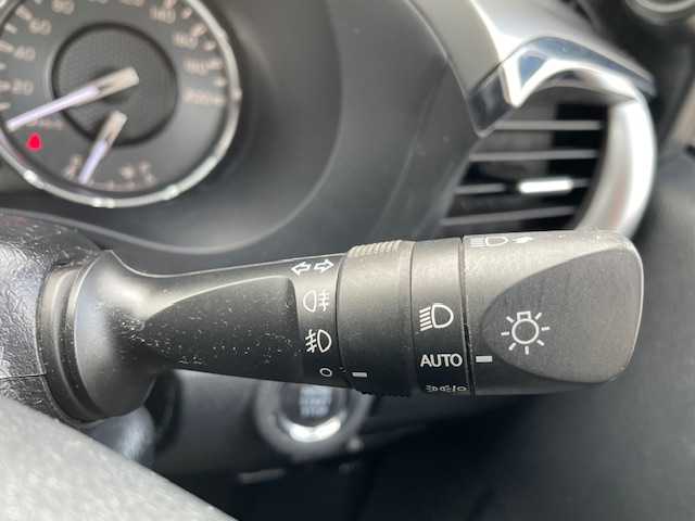 トヨタ ハイラックス Z 静岡県 2022(令4)年 5.6万km ブラック ワンオーナー/社外ナビ　アルパインフローティングナビ/CD/DVD再生可能/Bluetooth/バックカメラ/リヤ荷室（プラスチックカバー）有/リヤセンサー/ウィンカーミラー/純正17インチアルミホイール/LEDヘッドライト/フォグランプ/黒シートカバー/本革ステアリング/ツイータースピーカー/GPS社外レーダー/保証書/取扱説明書/スマートキー/プッシュスタート/スペアキー有