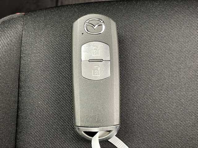 マツダ デミオ 千葉県 2015(平27)年 3.5万km アルミニウムメタリック 衝突軽減ブレーキ/クルーズコントロール/純正メモリナビ/（フルセグ/Bluetooth/DVD/CD/FM/AM）/バックカメラ/ETC/ドライブレコーダー（前のみ）/アイドリングストップ/ヘッドアップディスプレイ/パドルシフト/LEDヘッドライト/フォグライト/電動格納ミラー/純正フロアマット