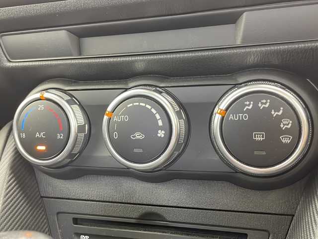 マツダ デミオ 千葉県 2015(平27)年 3.5万km アルミニウムメタリック 衝突軽減ブレーキ/クルーズコントロール/純正メモリナビ/（フルセグ/Bluetooth/DVD/CD/FM/AM）/バックカメラ/ETC/ドライブレコーダー（前のみ）/アイドリングストップ/ヘッドアップディスプレイ/パドルシフト/LEDヘッドライト/フォグライト/電動格納ミラー/純正フロアマット