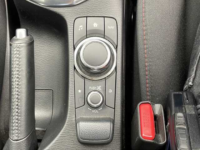 マツダ デミオ 千葉県 2015(平27)年 3.5万km アルミニウムメタリック 衝突軽減ブレーキ/クルーズコントロール/純正メモリナビ/（フルセグ/Bluetooth/DVD/CD/FM/AM）/バックカメラ/ETC/ドライブレコーダー（前のみ）/アイドリングストップ/ヘッドアップディスプレイ/パドルシフト/LEDヘッドライト/フォグライト/電動格納ミラー/純正フロアマット