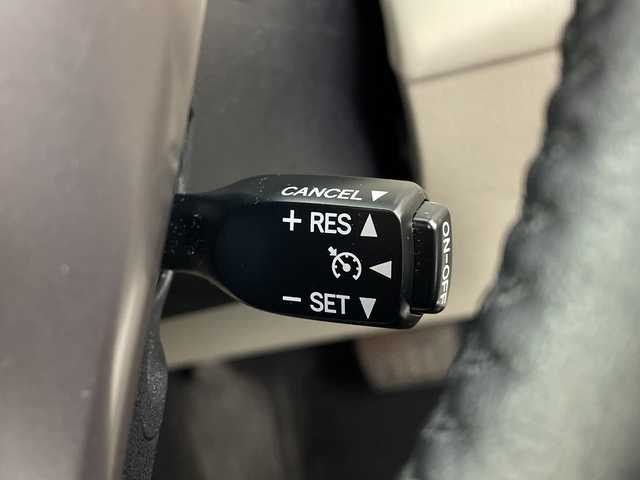 トヨタ プリウス α 埼玉県 2015(平27)年 3.9万km シルバーM 純正ナビ/　（FM/AM/CD/DVD/HDMI/Bluetooth）/バックカメラ/フルセグテレビ/クルーズコントロール/ビルトインETC/パワーシート/ハーフレザーシート/純正フロアマット/プッシュスタート/オートLEDライト/フロントフォグランプ/社外アルミホイール