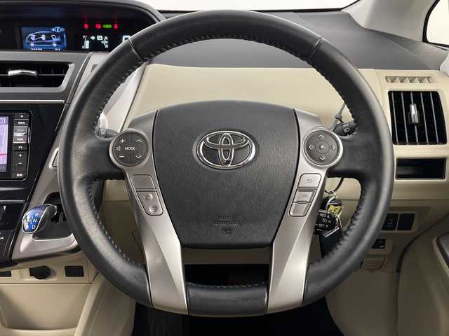 トヨタ プリウス α 埼玉県 2015(平27)年 3.9万km シルバーM 純正ナビ/　（FM/AM/CD/DVD/HDMI/Bluetooth）/バックカメラ/フルセグテレビ/クルーズコントロール/ビルトインETC/パワーシート/ハーフレザーシート/純正フロアマット/プッシュスタート/オートLEDライト/フロントフォグランプ/社外アルミホイール