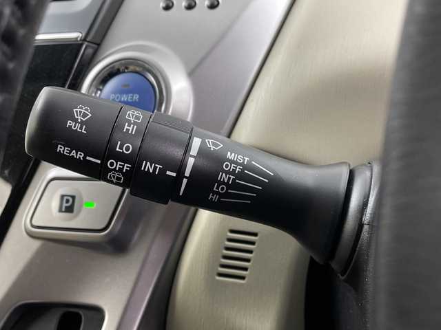 トヨタ プリウス α 埼玉県 2015(平27)年 3.9万km シルバーM 純正ナビ/　（FM/AM/CD/DVD/HDMI/Bluetooth）/バックカメラ/フルセグテレビ/クルーズコントロール/ビルトインETC/パワーシート/ハーフレザーシート/純正フロアマット/プッシュスタート/オートLEDライト/フロントフォグランプ/社外アルミホイール