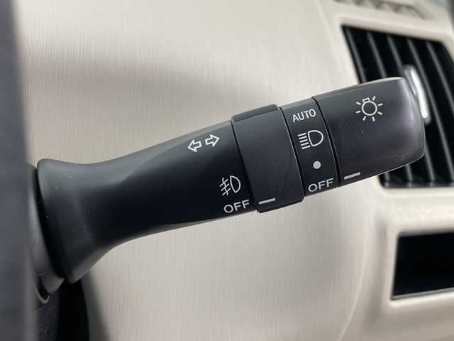 トヨタ プリウス α 埼玉県 2015(平27)年 3.9万km シルバーM 純正ナビ/　（FM/AM/CD/DVD/HDMI/Bluetooth）/バックカメラ/フルセグテレビ/クルーズコントロール/ビルトインETC/パワーシート/ハーフレザーシート/純正フロアマット/プッシュスタート/オートLEDライト/フロントフォグランプ/社外アルミホイール