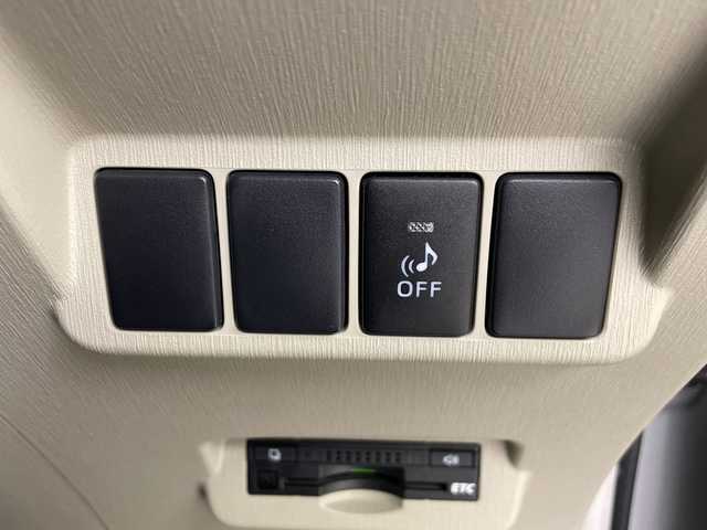 トヨタ プリウス α 埼玉県 2015(平27)年 3.9万km シルバーM 純正ナビ/　（FM/AM/CD/DVD/HDMI/Bluetooth）/バックカメラ/フルセグテレビ/クルーズコントロール/ビルトインETC/パワーシート/ハーフレザーシート/純正フロアマット/プッシュスタート/オートLEDライト/フロントフォグランプ/社外アルミホイール