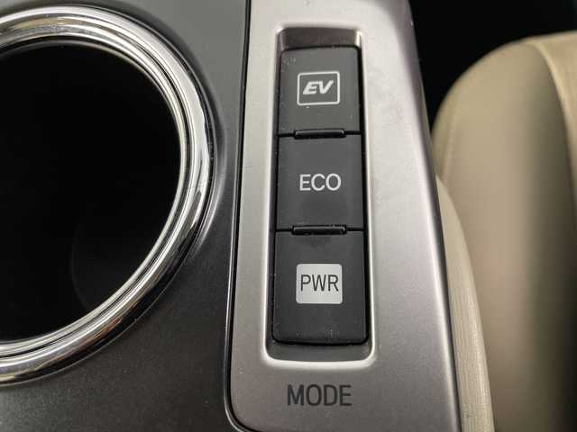 トヨタ プリウス α 埼玉県 2015(平27)年 3.9万km シルバーM 純正ナビ/　（FM/AM/CD/DVD/HDMI/Bluetooth）/バックカメラ/フルセグテレビ/クルーズコントロール/ビルトインETC/パワーシート/ハーフレザーシート/純正フロアマット/プッシュスタート/オートLEDライト/フロントフォグランプ/社外アルミホイール