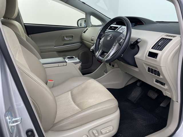 トヨタ プリウス α 埼玉県 2015(平27)年 3.9万km シルバーM 純正ナビ/　（FM/AM/CD/DVD/HDMI/Bluetooth）/バックカメラ/フルセグテレビ/クルーズコントロール/ビルトインETC/パワーシート/ハーフレザーシート/純正フロアマット/プッシュスタート/オートLEDライト/フロントフォグランプ/社外アルミホイール