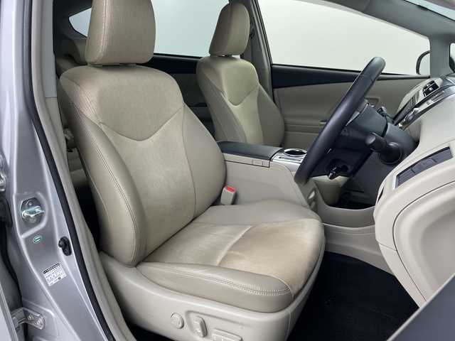 トヨタ プリウス α 埼玉県 2015(平27)年 3.9万km シルバーM 純正ナビ/　（FM/AM/CD/DVD/HDMI/Bluetooth）/バックカメラ/フルセグテレビ/クルーズコントロール/ビルトインETC/パワーシート/ハーフレザーシート/純正フロアマット/プッシュスタート/オートLEDライト/フロントフォグランプ/社外アルミホイール