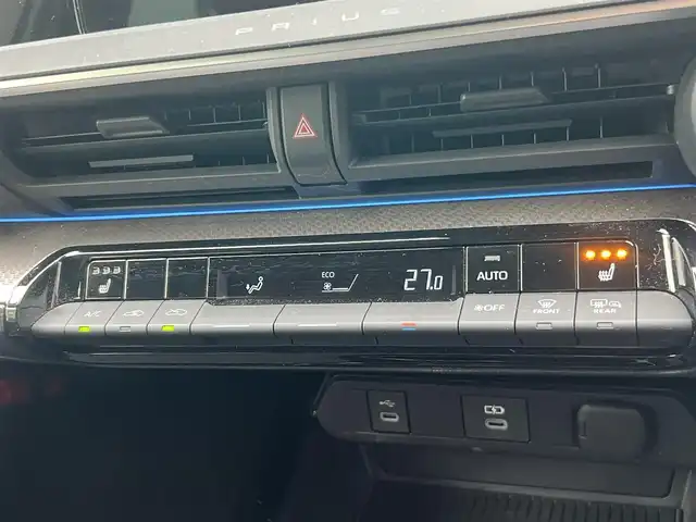 トヨタ プリウス G 京都府 2023(令5)年 1.1万km アティチュードブラックマイカ  スマートキー２個/ セーフティセンス/ パーキングサポートブレーキ/ ブラインドスポットモニター/ 純正8インチディスプレイオーディオ/・　パノラミックビューモニター/・　車載ナビ/・　フルセグTV/・　BTオーディオ/ 前席シートヒーター/ ビルトインETC2.0/ 前後ドライブレコーダー/ レーダークルーズコントロール/ HDMI端子/ AC100Vアクセサリーコンセント/ 充電用Cタイプソケット/ クリアランスソナー/ スペアタイヤ/ 純正19インチアルミホイール/ LEDヘッドライト/ 純正フロアマット/ ドアバイザー/ 新車時保証書