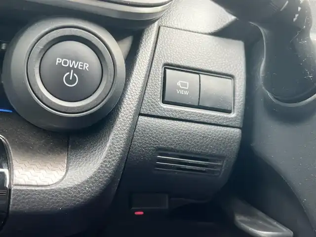 トヨタ プリウス G 京都府 2023(令5)年 1.1万km アティチュードブラックマイカ  スマートキー２個/ セーフティセンス/ パーキングサポートブレーキ/ ブラインドスポットモニター/ 純正8インチディスプレイオーディオ/・　パノラミックビューモニター/・　車載ナビ/・　フルセグTV/・　BTオーディオ/ 前席シートヒーター/ ビルトインETC2.0/ 前後ドライブレコーダー/ レーダークルーズコントロール/ HDMI端子/ AC100Vアクセサリーコンセント/ 充電用Cタイプソケット/ クリアランスソナー/ スペアタイヤ/ 純正19インチアルミホイール/ LEDヘッドライト/ 純正フロアマット/ ドアバイザー/ 新車時保証書