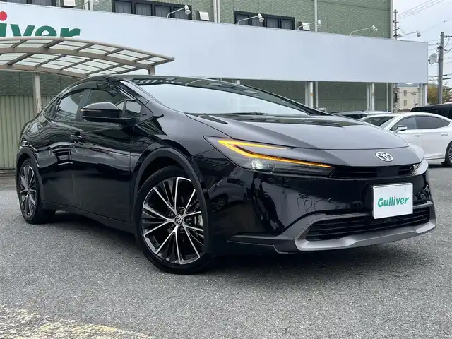 トヨタ プリウス G 京都府 2023(令5)年 1.1万km アティチュードブラックマイカ  スマートキー２個/ セーフティセンス/ パーキングサポートブレーキ/ ブラインドスポットモニター/ 純正8インチディスプレイオーディオ/・　パノラミックビューモニター/・　車載ナビ/・　フルセグTV/・　BTオーディオ/ 前席シートヒーター/ ビルトインETC2.0/ 前後ドライブレコーダー/ レーダークルーズコントロール/ HDMI端子/ AC100Vアクセサリーコンセント/ 充電用Cタイプソケット/ クリアランスソナー/ スペアタイヤ/ 純正19インチアルミホイール/ LEDヘッドライト/ 純正フロアマット/ ドアバイザー/ 新車時保証書