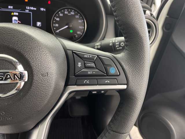 日産 キックス X 鹿児島県 2021(令3)年 3.9万km ブリリアントホワイトパール/ピュアブラック 2トーン 純正ナビ/（フルセグTV/Bluetooth/AM/FM/CD/DVD)/プロパイロット/エマージェンシーブレーキ/デジタルインナーミラー/アラウンドビューモニター/クリアランスソナー/ステアリングヒーター/ビルトインＥＴＣ/車線逸脱警報/車線逸脱防止支援/純正アルミホイール/スマートキー/プッシュスタート/LEDヘッドライト/純正フロアマット