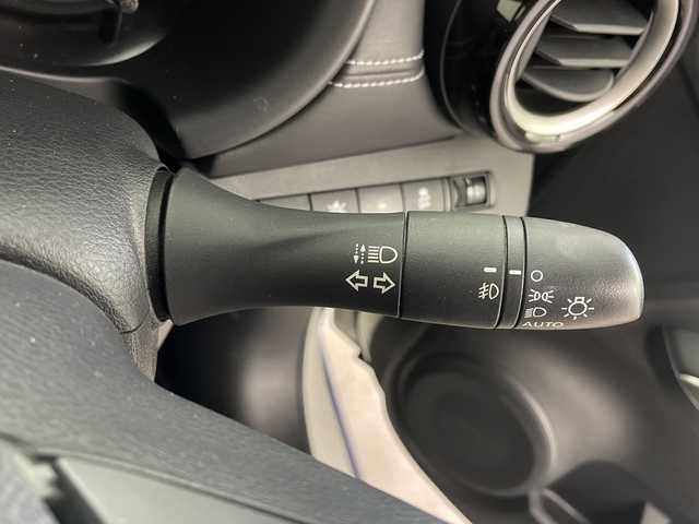 日産 キックス X 鹿児島県 2021(令3)年 3.9万km ブリリアントホワイトパール/ピュアブラック 2トーン 純正ナビ/（フルセグTV/Bluetooth/AM/FM/CD/DVD)/プロパイロット/エマージェンシーブレーキ/デジタルインナーミラー/アラウンドビューモニター/クリアランスソナー/ステアリングヒーター/ビルトインＥＴＣ/車線逸脱警報/車線逸脱防止支援/純正アルミホイール/スマートキー/プッシュスタート/LEDヘッドライト/純正フロアマット