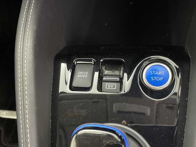 日産 キックス X 鹿児島県 2021(令3)年 3.9万km ブリリアントホワイトパール/ピュアブラック 2トーン 純正ナビ/（フルセグTV/Bluetooth/AM/FM/CD/DVD)/プロパイロット/エマージェンシーブレーキ/デジタルインナーミラー/アラウンドビューモニター/クリアランスソナー/ステアリングヒーター/ビルトインＥＴＣ/車線逸脱警報/車線逸脱防止支援/純正アルミホイール/スマートキー/プッシュスタート/LEDヘッドライト/純正フロアマット