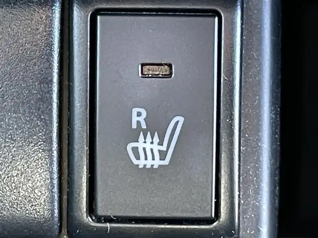 スズキ アルト L 岡山県 2016(平28)年 7.4万km シルキーシルバーメタリック 登録時走行距離:74102km/禁煙車/純正オーディオ/衝突被害軽減システム/ビルトインETC/D席シートヒーター/ヘッドライトレベライザー/リモコンキー/アイドリングストップ/ドアバイザー/純正フロアマット/純正ホイールカバー/横滑防止装置/盗難防止装置