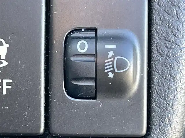 スズキ アルト L 岡山県 2016(平28)年 7.4万km シルキーシルバーメタリック 登録時走行距離:74102km/禁煙車/純正オーディオ/衝突被害軽減システム/ビルトインETC/D席シートヒーター/ヘッドライトレベライザー/リモコンキー/アイドリングストップ/ドアバイザー/純正フロアマット/純正ホイールカバー/横滑防止装置/盗難防止装置