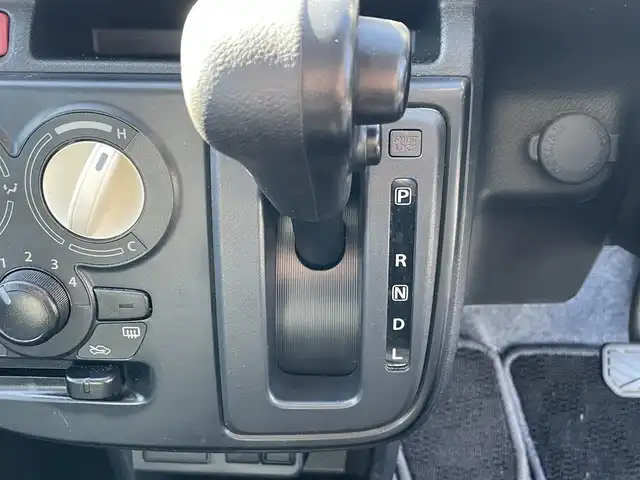 スズキ アルト L 岡山県 2016(平28)年 7.4万km シルキーシルバーメタリック 登録時走行距離:74102km/禁煙車/純正オーディオ/衝突被害軽減システム/ビルトインETC/D席シートヒーター/ヘッドライトレベライザー/リモコンキー/アイドリングストップ/ドアバイザー/純正フロアマット/純正ホイールカバー/横滑防止装置/盗難防止装置