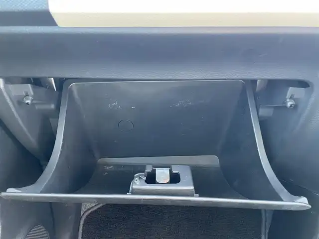 スズキ アルト L 岡山県 2016(平28)年 7.4万km シルキーシルバーメタリック 登録時走行距離:74102km/禁煙車/純正オーディオ/衝突被害軽減システム/ビルトインETC/D席シートヒーター/ヘッドライトレベライザー/リモコンキー/アイドリングストップ/ドアバイザー/純正フロアマット/純正ホイールカバー/横滑防止装置/盗難防止装置