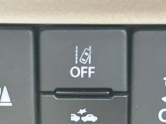 スズキ ラパン X 岡山県 2020(令2)年 8.4万km シフォンアイボリーM 登録時走行距離83532km/社外ナビ/（AM/FM/CD/DVD/BT）/衝突軽減ブレーキ/アイドリングストップ/レーンキープアシスト/D席シートヒーター/横滑り防止装置/オートライト/オートエアコン/ETC/プッシュスタート/スマートキー/純正14インチアルミホイール