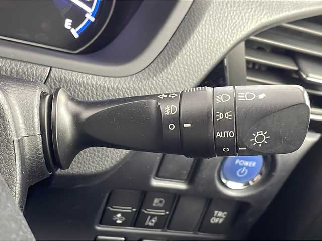 トヨタ ヴォクシー ハイブリッド ZS 煌Ⅱ 岐阜県 2019(令1)年 4.3万km ホワイトパールクリスタルシャイン トヨタセーフティセンス/・プリクラッシュブレーキ/・レーンディパーチャーアラート（LDA）/・クルーズコントロール/・オートマチックハイビーム（AHB）/クリアランスソナー/純正ナビ/Bluetooth/フルセグTV/CD/DVD/バックカメラ/両側パワースライドドア/ドライブレコーダー前後/シートヒーター（運転席/助手席）/スマートキー/プッシュスタート/革ステアリング/ステアリングスイッチ/LEDヘッドライト/フォグランプ/純正アルミホイール/純正ドアバイザー/社外フロアマット/ETC2.0
