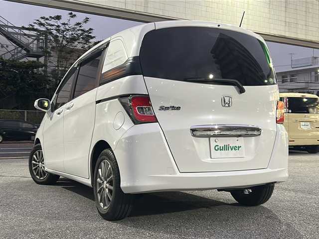 ホンダ フリード スパイク G ジャストセレクション 沖縄県 2015(平27)年 8.1万km ホワイトオーキッドパール 社外ナビ　AM／FM／CD／Ｂｌｕｅｔｏｏｔｈ　　/バックモニター　/フルセグＴＶ　/ドライブレコーダー　/フルフラットシート　/ＥＴＣ/両側パワスラ　/横滑り防止機能　/アイドリングストップ　/電格ミラー