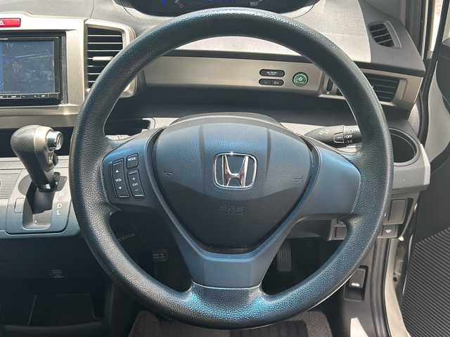 ホンダ フリード スパイク G ジャストセレクション 沖縄県 2015(平27)年 8.1万km ホワイトオーキッドパール 社外ナビ　AM／FM／CD／Ｂｌｕｅｔｏｏｔｈ　　/バックモニター　/フルセグＴＶ　/ドライブレコーダー　/フルフラットシート　/ＥＴＣ/両側パワスラ　/横滑り防止機能　/アイドリングストップ　/電格ミラー
