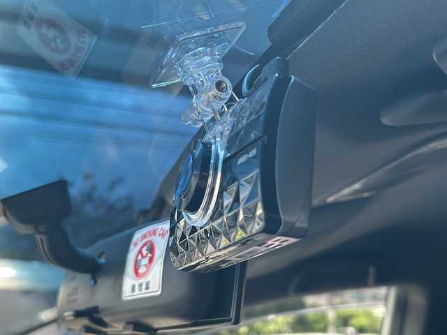 ホンダ フリード スパイク G ジャストセレクション 沖縄県 2015(平27)年 8.1万km ホワイトオーキッドパール 社外ナビ　AM／FM／CD／Ｂｌｕｅｔｏｏｔｈ　　/バックモニター　/フルセグＴＶ　/ドライブレコーダー　/フルフラットシート　/ＥＴＣ/両側パワスラ　/横滑り防止機能　/アイドリングストップ　/電格ミラー