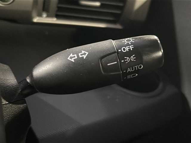 ホンダ フリード スパイク G ジャストセレクション 沖縄県 2015(平27)年 8.1万km ホワイトオーキッドパール 社外ナビ　AM／FM／CD／Ｂｌｕｅｔｏｏｔｈ　　/バックモニター　/フルセグＴＶ　/ドライブレコーダー　/フルフラットシート　/ＥＴＣ/両側パワスラ　/横滑り防止機能　/アイドリングストップ　/電格ミラー