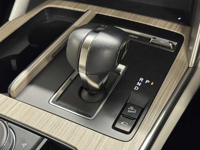 マツダ ＣＸ－６０ XD HV エクスクルーシブモダン 三重県 2022(令4)年 2.8万km ジェットブラックマイカ ディーゼルターボ・マイルドハイブリッド/4WD/MTモード付8AT/12.3型ナビ/（AM/FM/USB/HDMI/CarPlay/AndroidAuto/Bluetooth/TV）/360ビュー・モニター/ドライブレコーダー 前後/ビルトイン ETC/i-ACTIVSENSE/・スマートブレーキサポート［SBS］/・レーダークルーズコントロール［MRCC］/・クルージング&トラフィックサポート［CTS］/・ドライバー異常時対応システム［DEA］/・ドライバーモニタリング/・レーンキープアシストシステム［LAS］/・ブラインドスポットモニタリング［BSM］/・後側方接近車両検知［RCTA］/・パーキングセンサー（前後）/など/装備/・ナッパレザーシート（ピュアホワイト）/・シートヒーター（D/N/2nd）/・シートベンチレーション（D/N）/・パワーシート（Dメモリー付10way/N10way）/・電動チルト&テレスコステアリング/・ステアリングヒーター/・HUD/・AC100Vコンセント&USB充電ジャック&ワイヤレス充電/・LEDヘッドライト/・ダウンヒルアシストコントロール/・ハンズフリーパワーリフトゲート/・左右独立オートエアコン/・純正20inAW/・保/取/マルチ取/・スマートキーx2/など