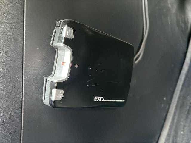 トヨタ クルーガー Ｌ 2．4S 愛知県 2004(平16)年 9.5万km 黒 純正ナビ /レザーシート/パワーシート/ETC/スタッドレスタイヤ