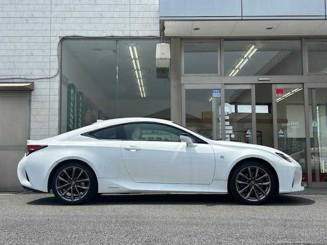 レクサス ＲＣ 300h Fスポーツ 埼玉県 2022(令4)年 1.9万km ホワイトノーヴァガラスフレーク サンルーフ/メーカーナビ/【CD/DVD/フルセグ/Bluetooth】/バックカメラ/レザーシート/運転席メモリ付き/助手席パワーシート/シートヒーター/エアーシート/ベンチレーション/レクサスセーフティシステム/ブラインドスポットモニター/レーダークルーズコントロール/ETC/衝突軽減ブレーキ/取扱説明書/保証書/スペアキー