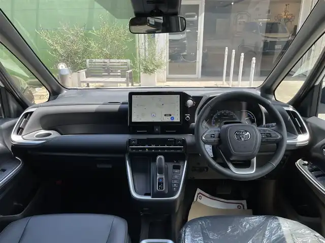 トヨタ ヴォクシー ハイブリッド S－Z 埼玉県 2025(令7)年 0.1万km未満 ホワイトパールクリスタルシャイン 快適利便パッケージ/・ハンズフリー両側パワースライドドア/・パワーバックドア/・前席シートヒーター/・前席快適温熱ヒーター/・オットマン/・ナノイーX/・ステアリングヒーター/トヨタチームメイト/（アドバンスドパーク）/ユニバーサルステップ/純正10.5型ナビTV/パノラミックビューモニター/ビルトインETC2.0/LEDヘッドライト/クリアランスソナー/走行５キロ/プッシュスタート/スマートキー/保証書付整備手帳/取扱説明書
