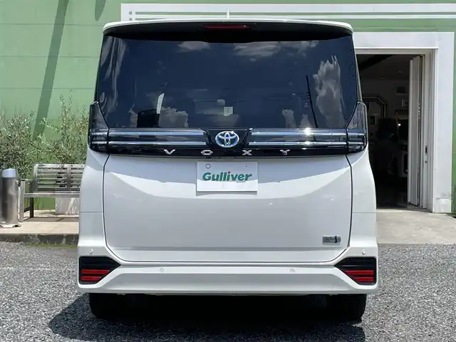 トヨタ ヴォクシー ハイブリッド S－Z 埼玉県 2025(令7)年 0.1万km未満 ホワイトパールクリスタルシャイン 快適利便パッケージ/・ハンズフリー両側パワースライドドア/・パワーバックドア/・前席シートヒーター/・前席快適温熱ヒーター/・オットマン/・ナノイーX/・ステアリングヒーター/トヨタチームメイト/（アドバンスドパーク）/ユニバーサルステップ/純正10.5型ナビTV/パノラミックビューモニター/ビルトインETC2.0/LEDヘッドライト/クリアランスソナー/走行５キロ/プッシュスタート/スマートキー/保証書付整備手帳/取扱説明書