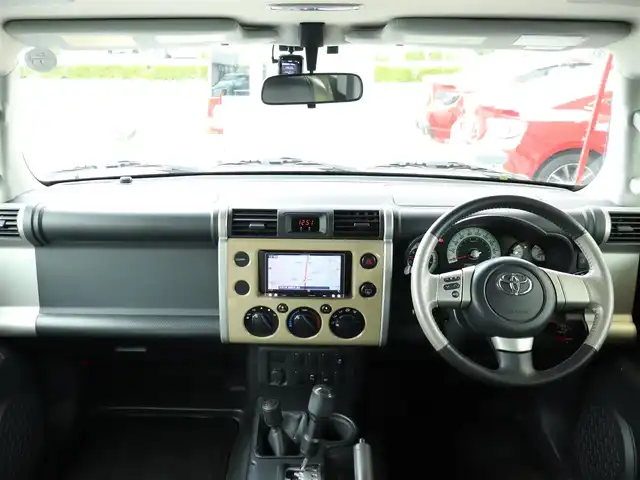 トヨタ ＦＪクルーザー 神奈川県 2013(平25)年 9.6万km ベージュ/ホワイト ドラレコ /ETC/4WD/センサーデフロック/コーナーセンサー/サイドステップ/リアワイパー/社外メモリナビ /Bluetoothオーディオ/DVD/CDナビ/USB入力端子/バックカメラ/フルセグテレビ/クルーズコントロール/ドアバイザー/純正フロアマット/スペアタイヤ/保証書/取説/記録簿(H25/26/27/R1)
