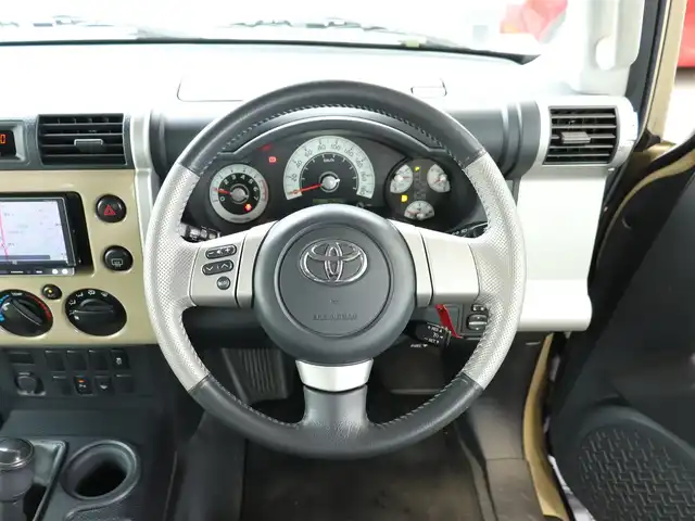 トヨタ ＦＪクルーザー 神奈川県 2013(平25)年 9.6万km ベージュ/ホワイト ドラレコ /ETC/4WD/センサーデフロック/コーナーセンサー/サイドステップ/リアワイパー/社外メモリナビ /Bluetoothオーディオ/DVD/CDナビ/USB入力端子/バックカメラ/フルセグテレビ/クルーズコントロール/ドアバイザー/純正フロアマット/スペアタイヤ/保証書/取説/記録簿(H25/26/27/R1)