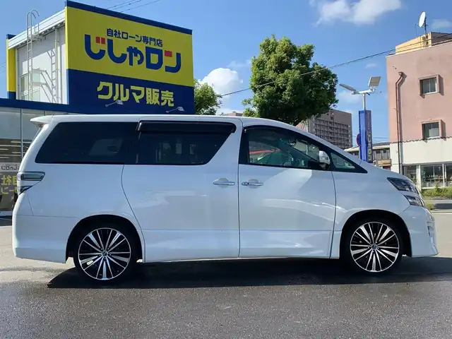 トヨタ ヴェルファイア 2．4Z ゴールデンアイズ 福井県 2012(平24)年 13.6万km ホワイトパールクリスタルシャイン (株)IDOMが運営する【じしゃロン福井店】の自社ローン対象車両になります。こちらは現金またはオートローンご利用時の価格です。自社ローンご希望の方は別途その旨お申付け下さい/社外ナビ（CD・DVD・BT接続可）/フルセグテレビ/バックカメラ/ETC/両側パワースライドドア/クルーズコントロール/オットマン/コーナーセンサー/HID/フォグランプ/フリップダウンモニター