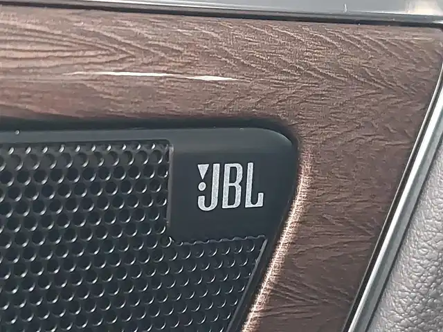 トヨタ ヴェルファイア ハイブリット エグゼクティブ ラウンジ 東京都 2024(令6)年 1.7万km プラチナホワイトパールマイカ 左右独立ムーンルーフ/電動サイドステップ (左右)/JBLプレミアムサウンド/Toyota Safety Sense/・プリクラッシュセーフティ/・レーントレーシングアシスト/・先行車発進告知機能/・オートマチックハイビーム/・レーダークルーズコントロール/・クリアランスソナー/・ロードサインアシスト/・ブラインドスポットモニター/・ヘッドアップディスプレイ/パノラミックビューモニター/アドバンスドパーク/プッシュスタート/パドルシフト/純正ナビ/フルセグTV/リアエンターテインメント/ETC2.0/デジタルインナーミラー/ワイヤレス充電器/両側パワースライドドア/パワーシート/パワーバックドア/レザーシート/シートヒーター/ベンチレーション/ステアリングヒーター/LEDヘッドライト/ドアバイザー/17インチ純正アルミホイール/スマートキー