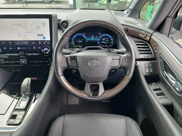 トヨタ ヴェルファイア ハイブリット エグゼクティブ ラウンジ 東京都 2024(令6)年 1.7万km プラチナホワイトパールマイカ 左右独立ムーンルーフ/電動サイドステップ (左右)/JBLプレミアムサウンド/Toyota Safety Sense/・プリクラッシュセーフティ/・レーントレーシングアシスト/・先行車発進告知機能/・オートマチックハイビーム/・レーダークルーズコントロール/・クリアランスソナー/・ロードサインアシスト/・ブラインドスポットモニター/・ヘッドアップディスプレイ/パノラミックビューモニター/アドバンスドパーク/プッシュスタート/パドルシフト/純正ナビ/フルセグTV/リアエンターテインメント/ETC2.0/デジタルインナーミラー/ワイヤレス充電器/両側パワースライドドア/パワーシート/パワーバックドア/レザーシート/シートヒーター/ベンチレーション/ステアリングヒーター/LEDヘッドライト/ドアバイザー/17インチ純正アルミホイール/スマートキー